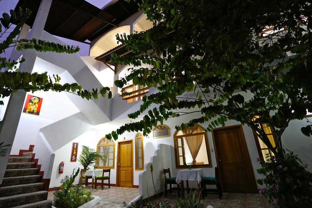 The Galapagos Pearl B&B Puerto Ayora  Εξωτερικό φωτογραφία