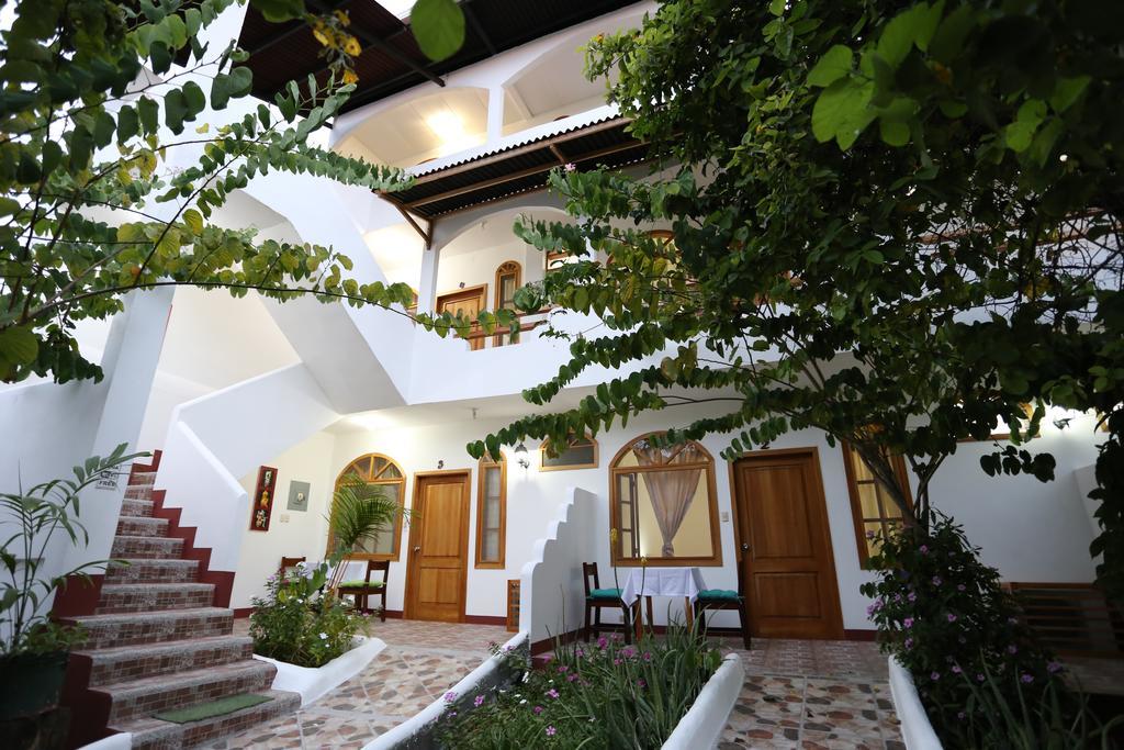 The Galapagos Pearl B&B Puerto Ayora  Εξωτερικό φωτογραφία