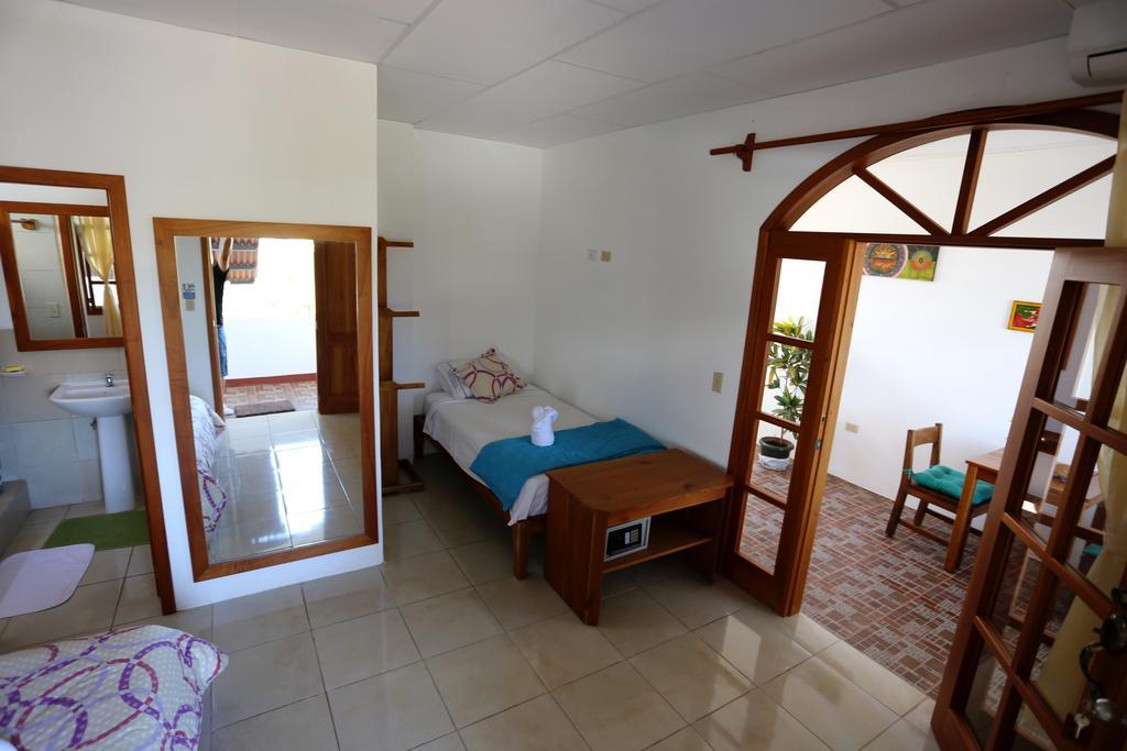 The Galapagos Pearl B&B Puerto Ayora  Εξωτερικό φωτογραφία