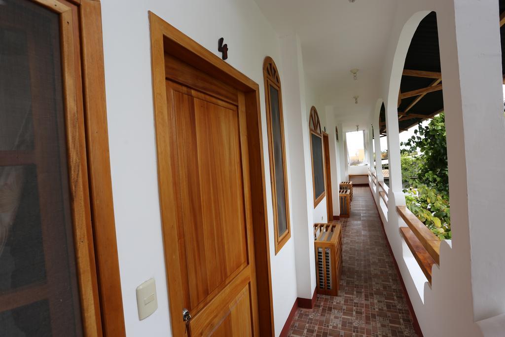 The Galapagos Pearl B&B Puerto Ayora  Εξωτερικό φωτογραφία